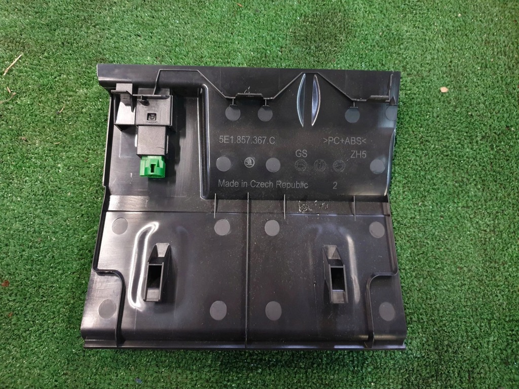 фото №6, Защита консоли port вход разъём usb skoda octavia iii 5e1857367c