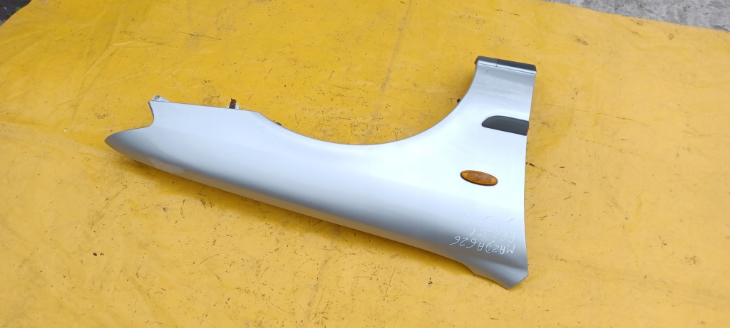 Купити Крило правий перед mazda 626 94-98r сріблястий