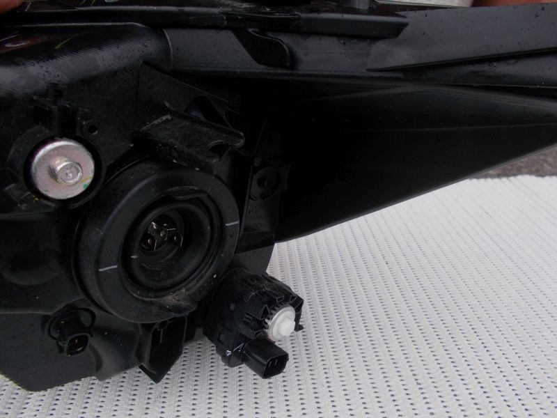 фото №7, Mitsubishi space star 2020- передняя правая лампа