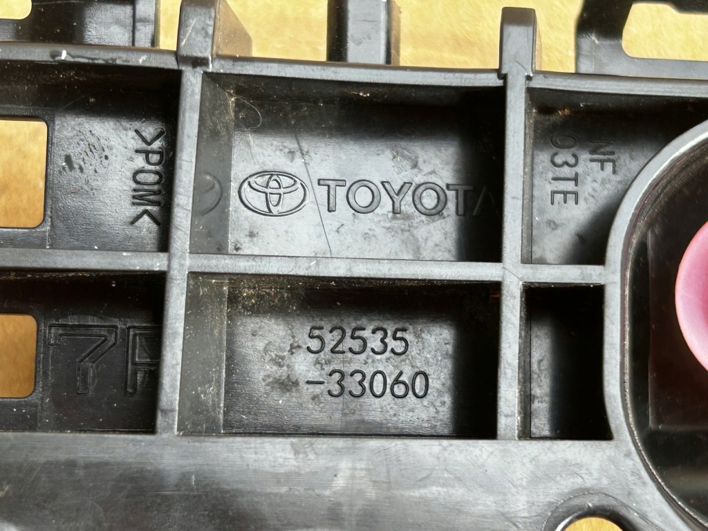 фото №5, Toyota camry правый направляющая бампера перед передний