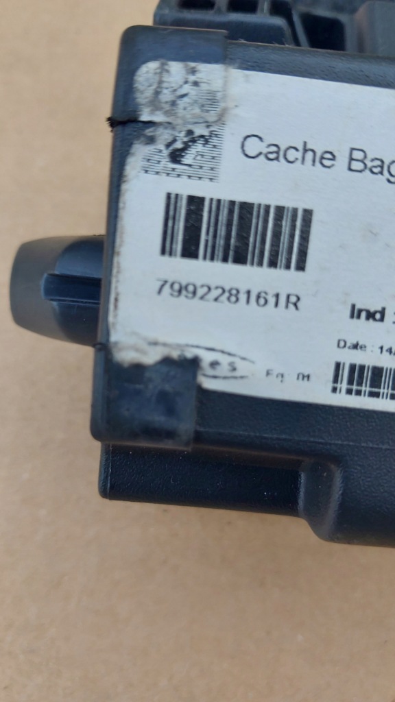 Шторка багажника renault kadjar 799228161r Доставка