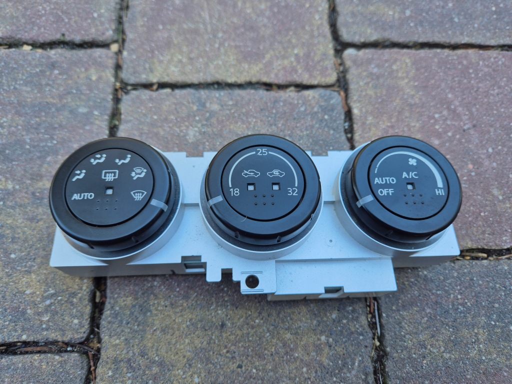 фото №1, Панель кондиционера nissan 350z