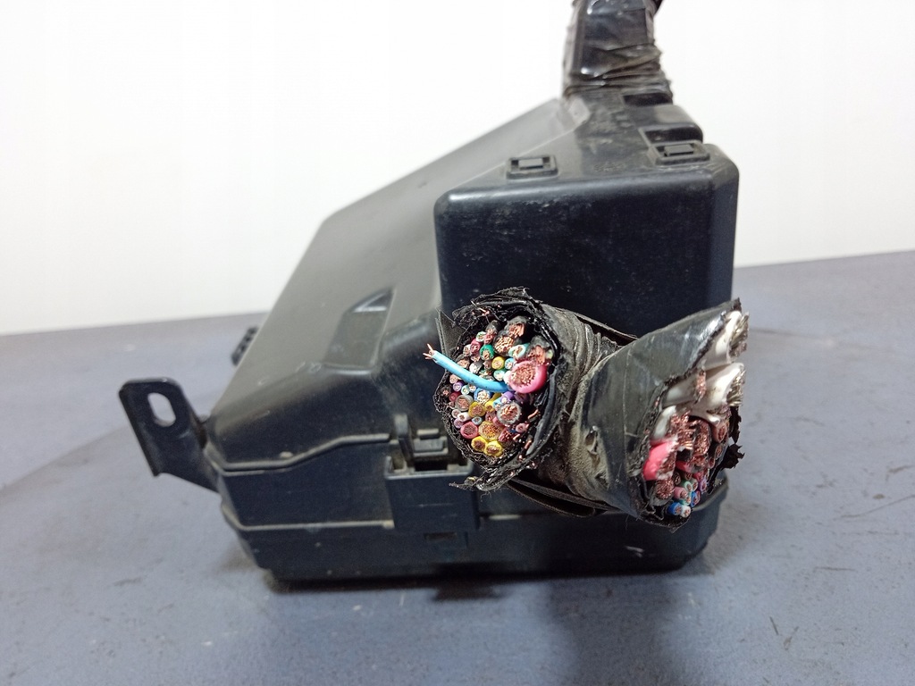 фото №5, Citroen c4 aircross 1.6 hdi коробка предохранителей