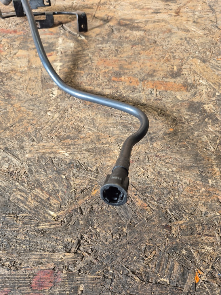 фото №5, Bmw f30 330e шланг вентиляційний бака з резонатор вентиляція картера 8613138