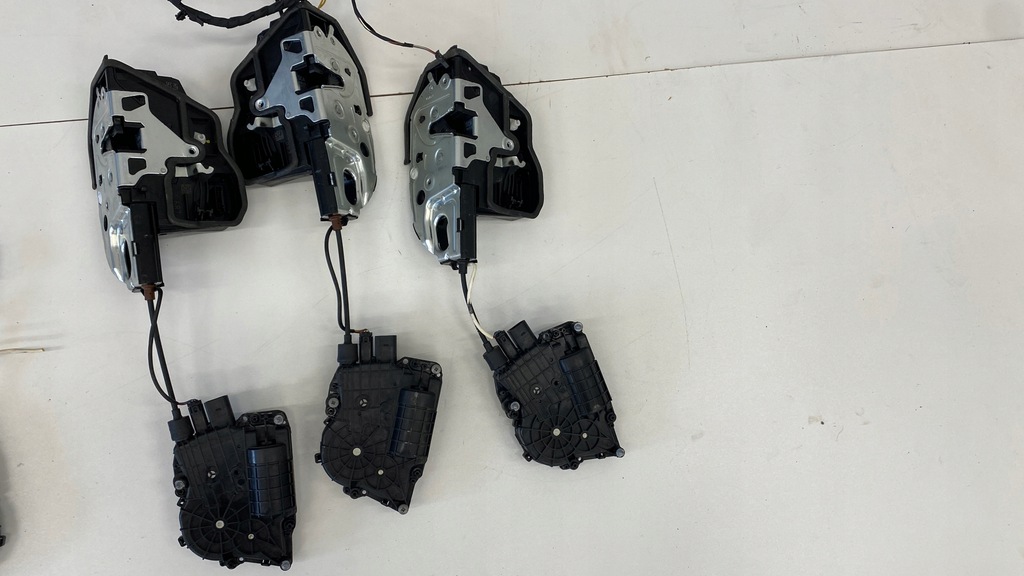 фото №1, Замок доводчик дверь правый задняя bmw 7 f01 f02 f04 7185688