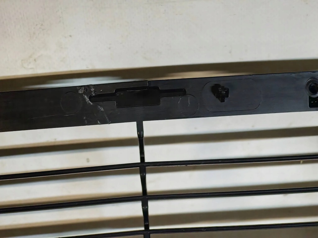 фото №6, Tesla x - решітка середня бампера перед polecam