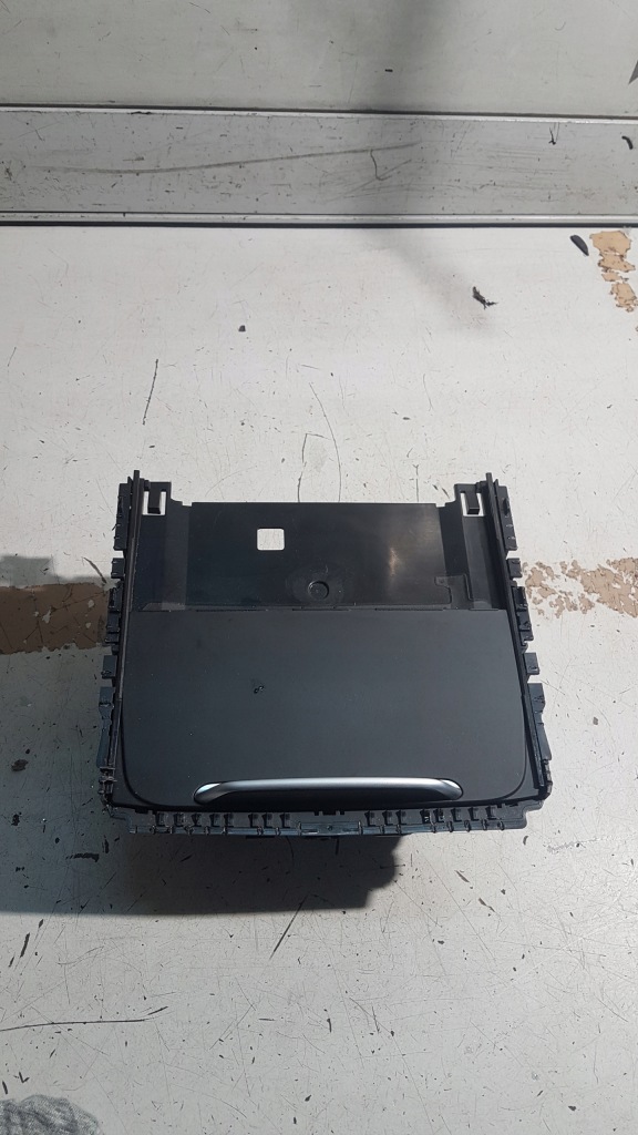 фото №1, Bmw 3 f30 lci кронштейн na кружки бардачок