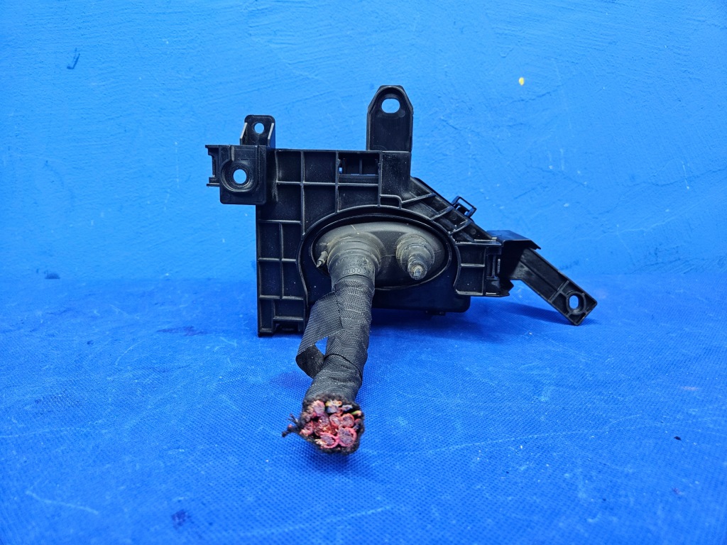 Audi e-tron коробка запобіжників 4ke937124 в Україні