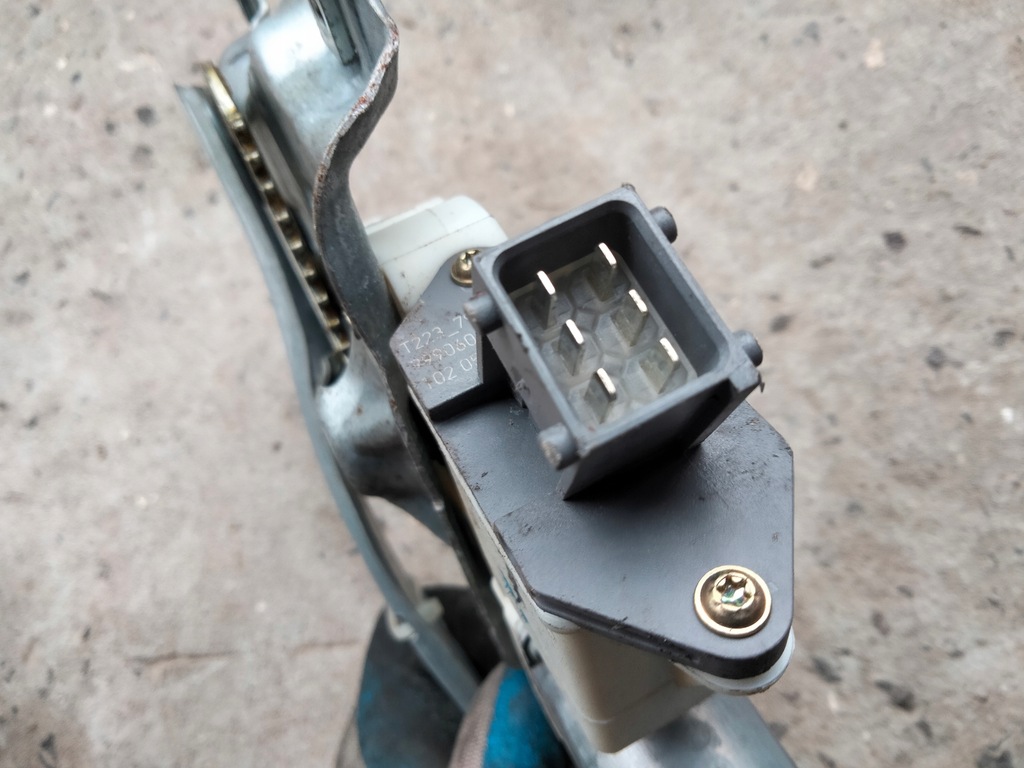 фото №5, Avensis t25 подъемник стекло правый задняя 69830-05100