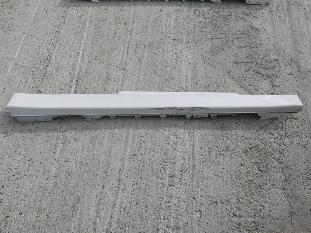 фото №1, Bmw f32 f33 молдинг порог правая a300 alpinweiss