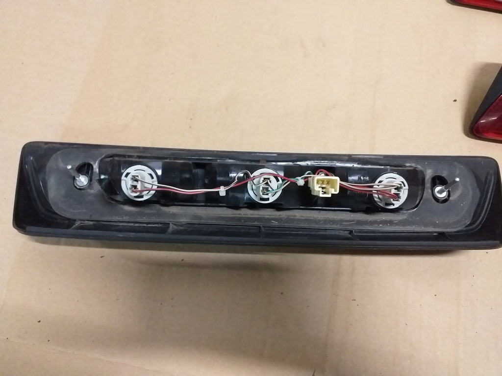 фото №6, Toyota tundra 07 лампа лампа крыша стоп задняя