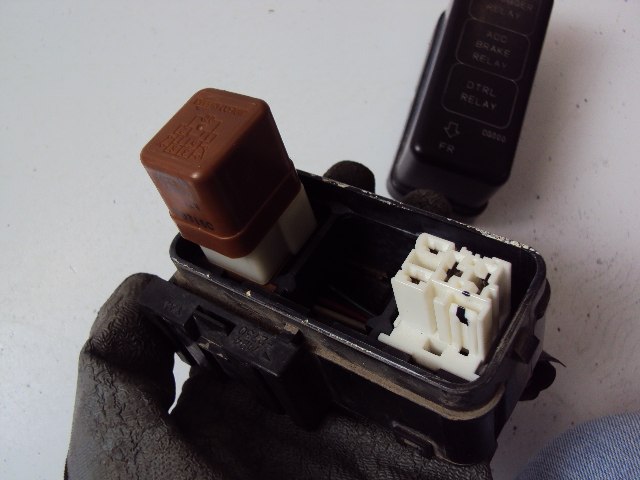 фото №4, Коробка реле infiniti fx45 2005 r