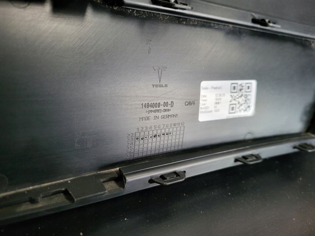 фото №12, Tesla model y 20- заглушка накладка дифузор бампера задня