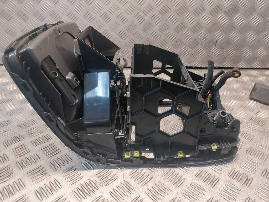 фото №8, Рамка средняя консоли корзина радио 2 din vw jetta v 1k0819743a 1k0858089