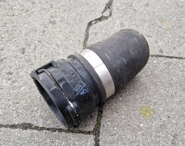 фото №1, Audi a4 b8 a6 c6 трубка патрубок wody 4f0122293c