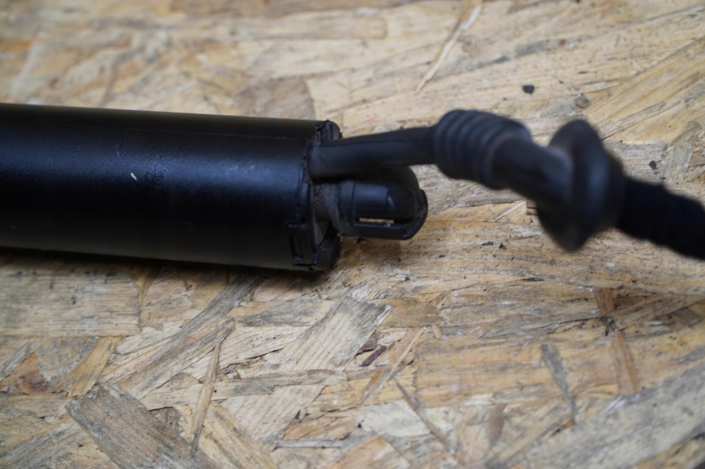 Привод крышки задняя левое  или правый  83a827851a audi q3 2 83a оригинал 18- в Украине