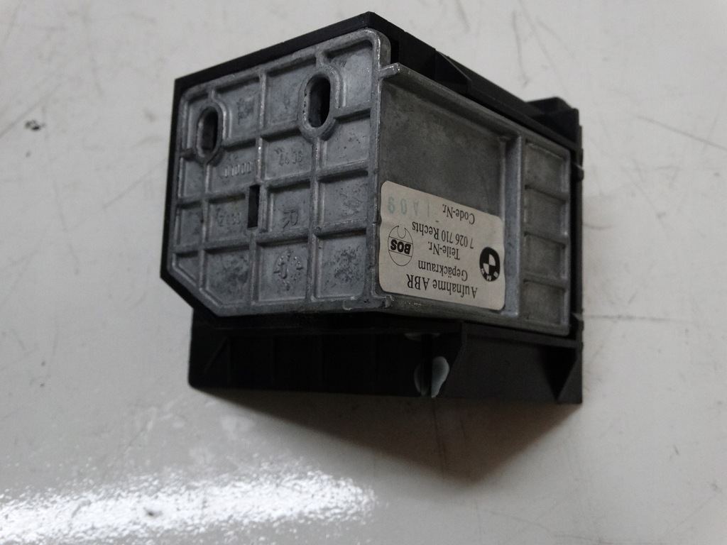 фото №4, Защёлка шторка багажника правый bmw e46 7026710