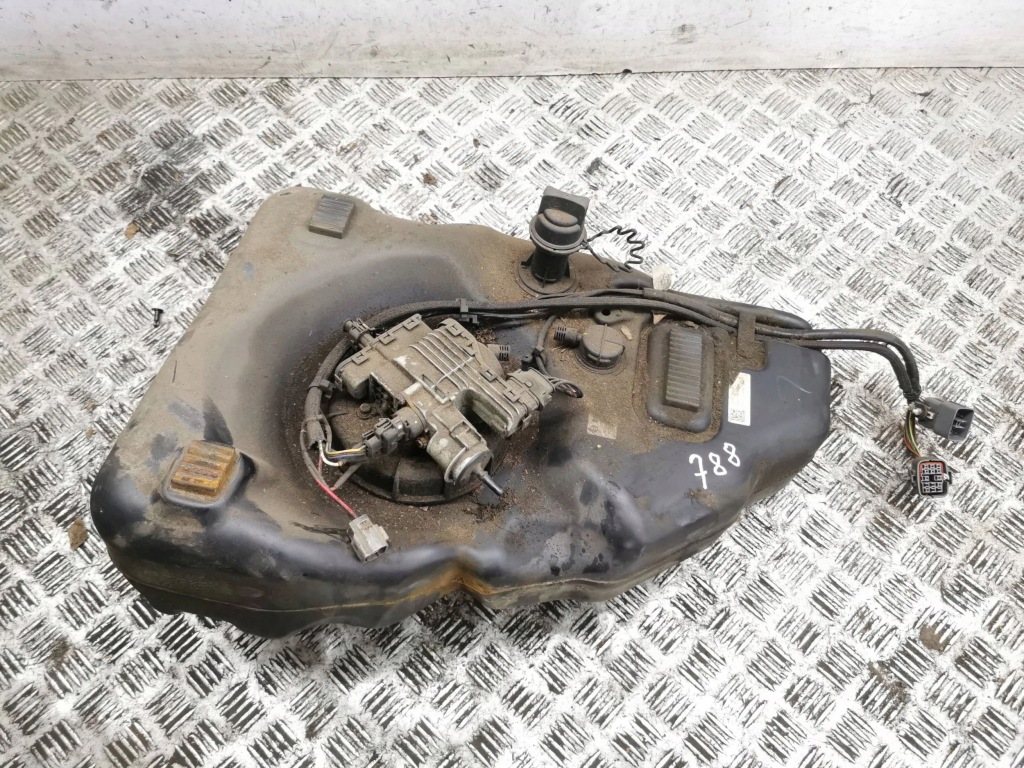 Купити Mazda cx-7 2010 бак adblue 0444050031