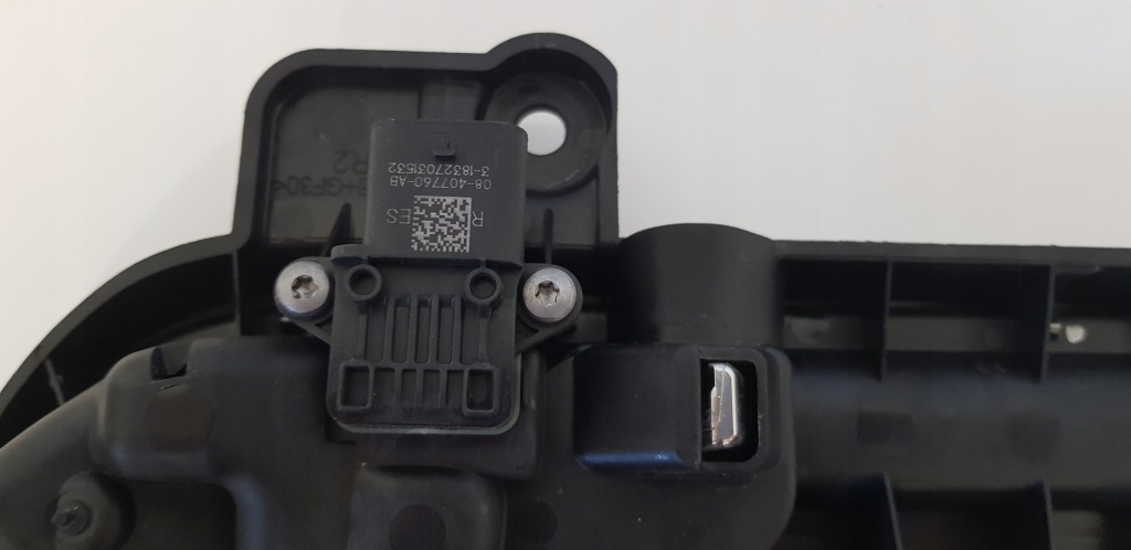 Tesla 3 ручка двері праве задній Недорого