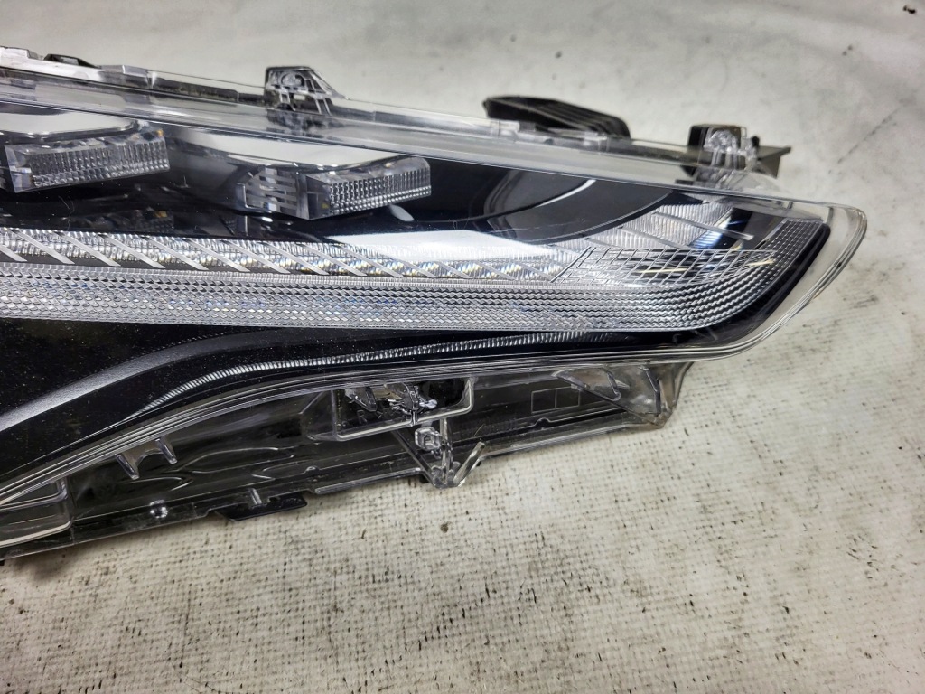 фото №4, Toyota corolla cross full led правая f.v.a.t