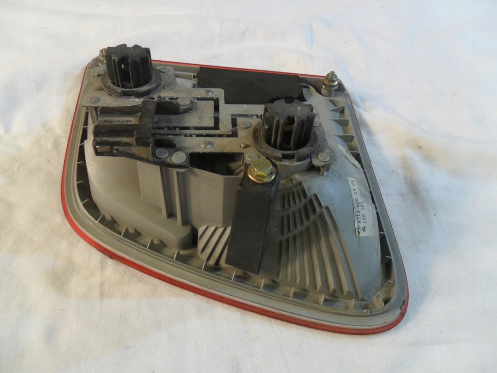 фото №13, Mercedes w210 kombi a2108202364 лампа кришки ліва