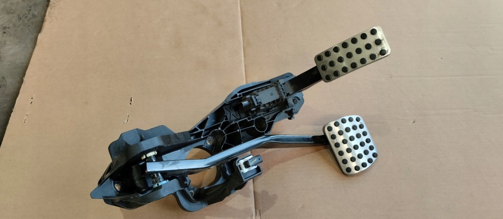 Купити Педаль гальма газу mercedes glb x247 a1772900800 комплект