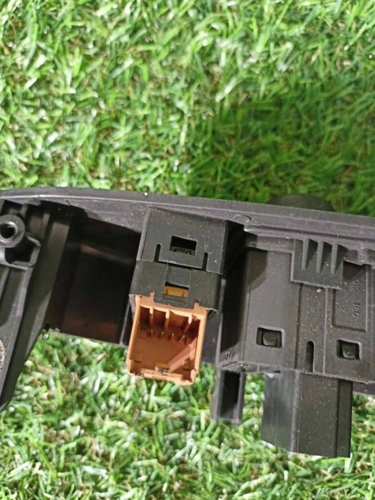 фото №7, Кнопка скло перед ліва сторона opel antara facelift 2014 202005436