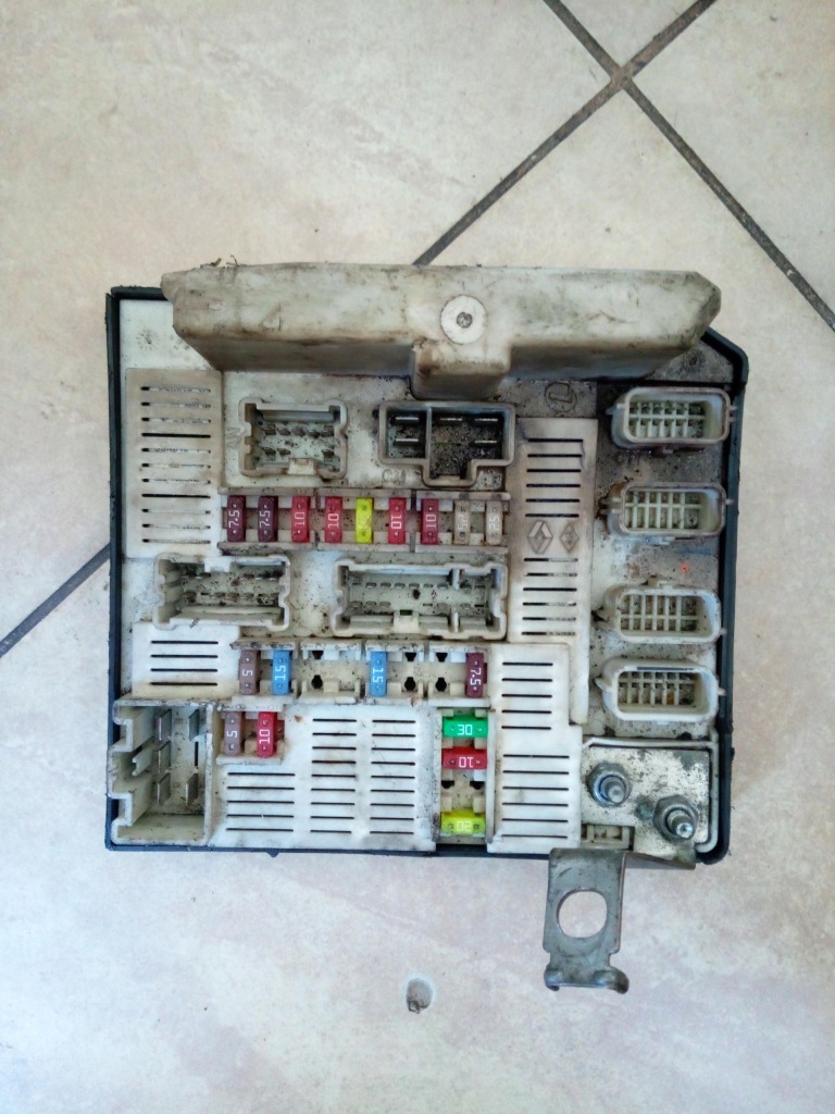 фото №1, Коробка предохранителей megane ii scenic ii oryg.