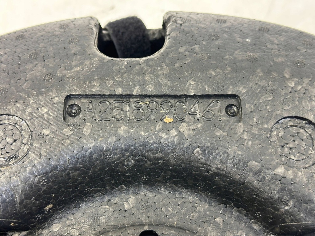 Вкладыш пена багажника болт компрессор mercedes w251 a2518990461 в Украине