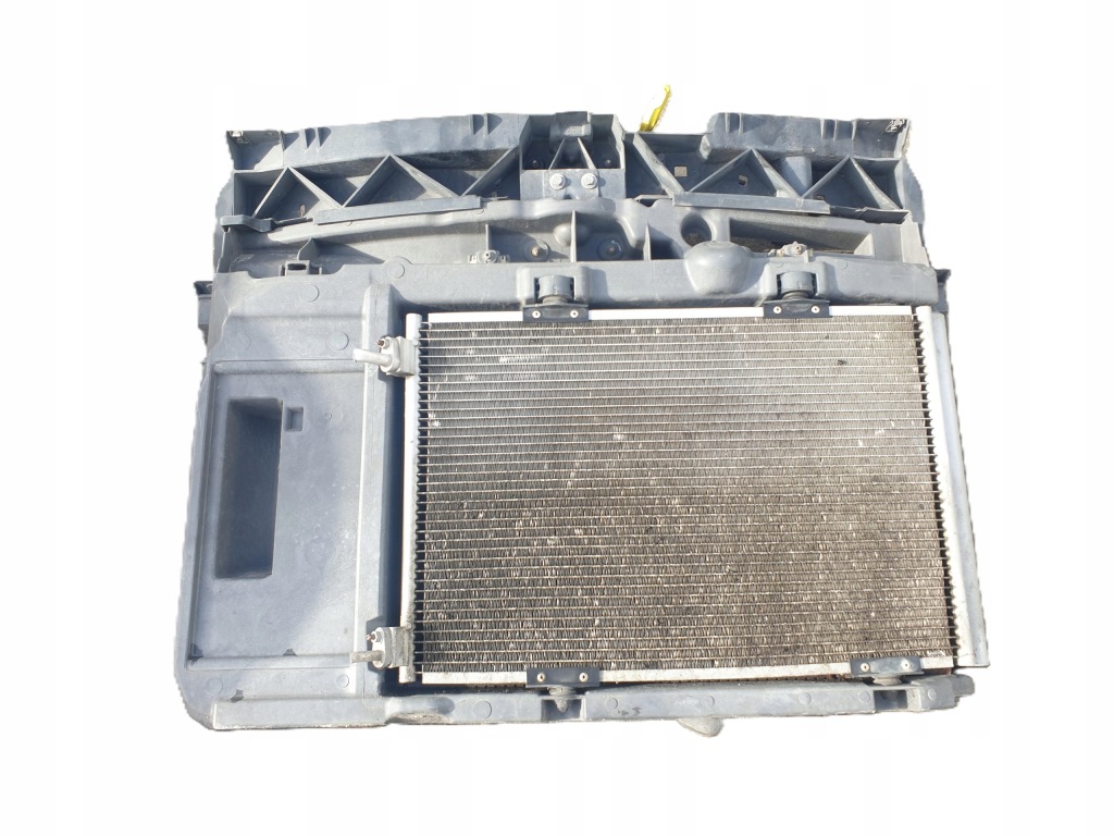 Купить Радиатор воды вентилятор citroen c3 picasso 1.4 vti 2010 год