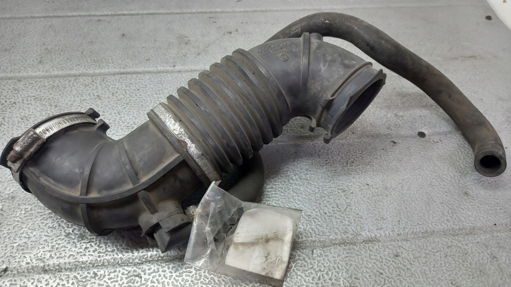 фото №1, Труба впуска volvo v40 1.8b 30620802