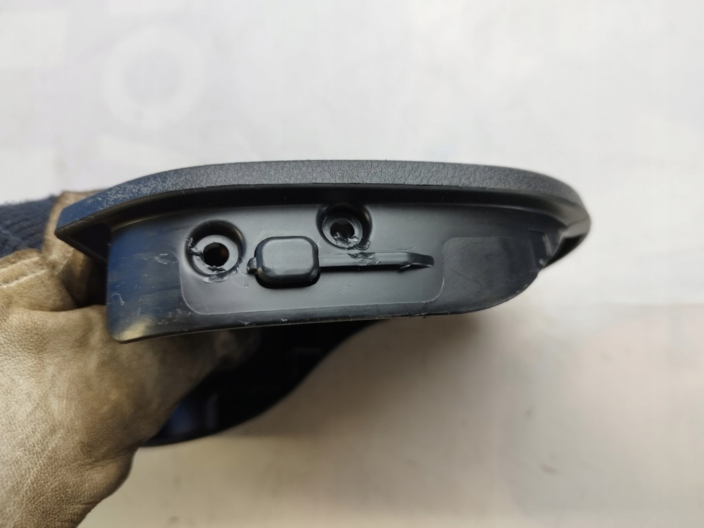 фото №8, Audi q7 4l 07r защита заглушка сиденье правый перед 4l0881328