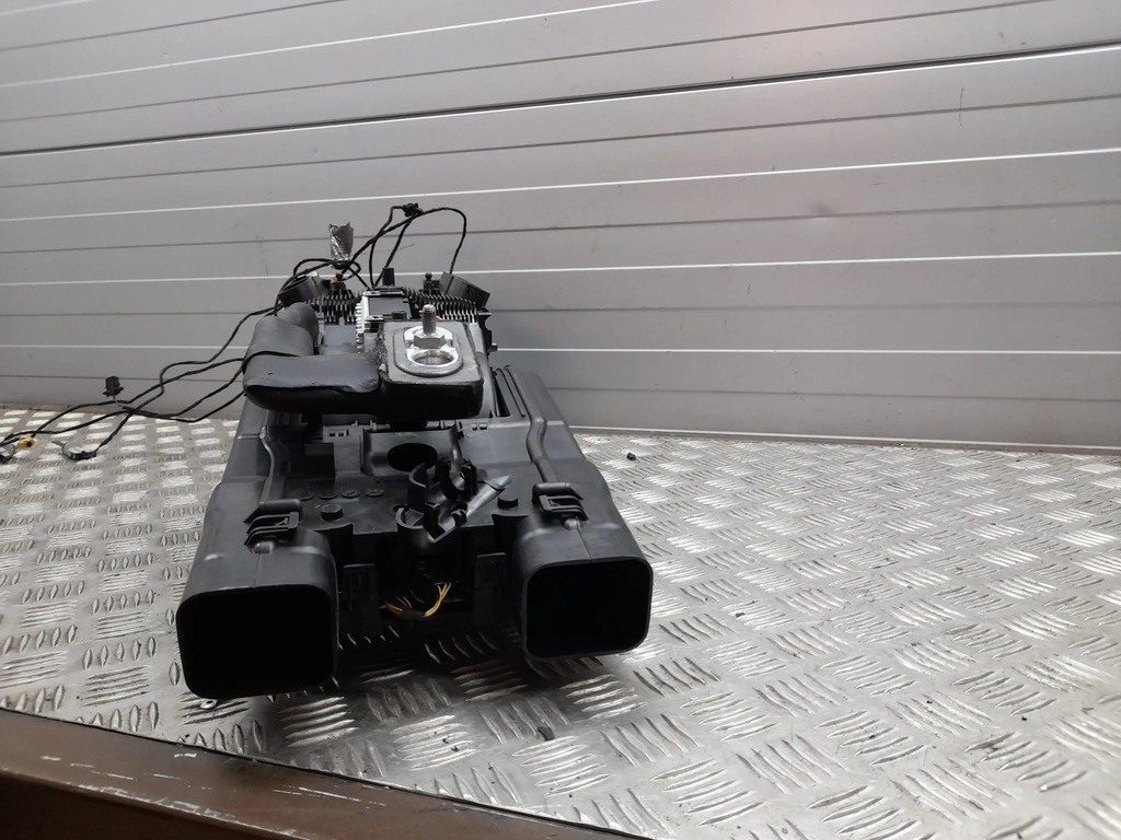 фото №7, Audi a8 s8 d4 4h 4h0820004c с передний отопители