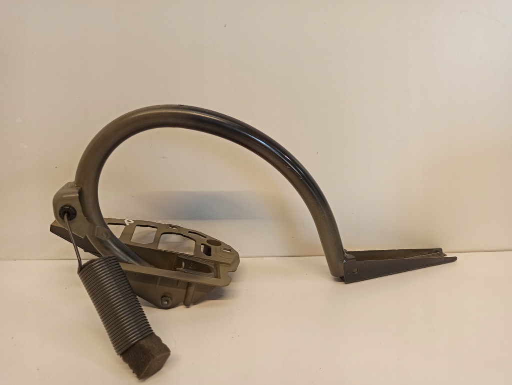 фото №1, Mercedes w205 петля крышки багажника a2057500428 правый