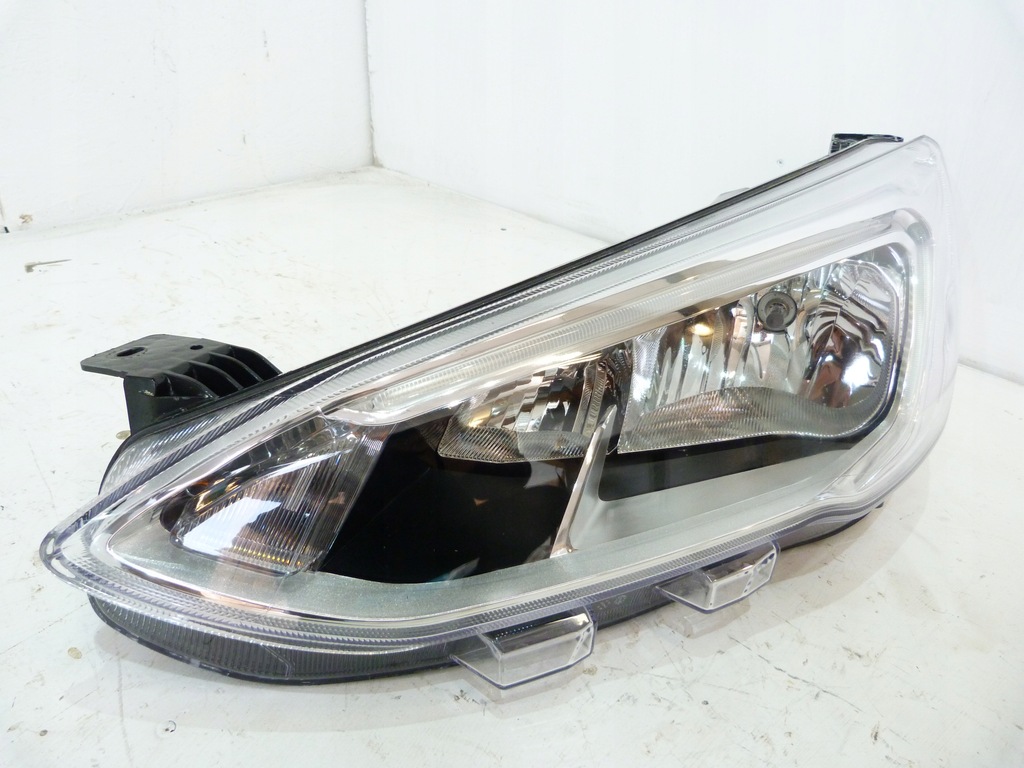 фото №1, Лампа левый перед focus mk4 iv комплектная ładna !!!!