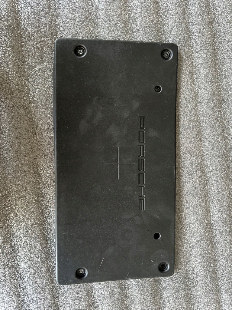 фото №1, Porsche macan основание номерного знака 95b807287ba....