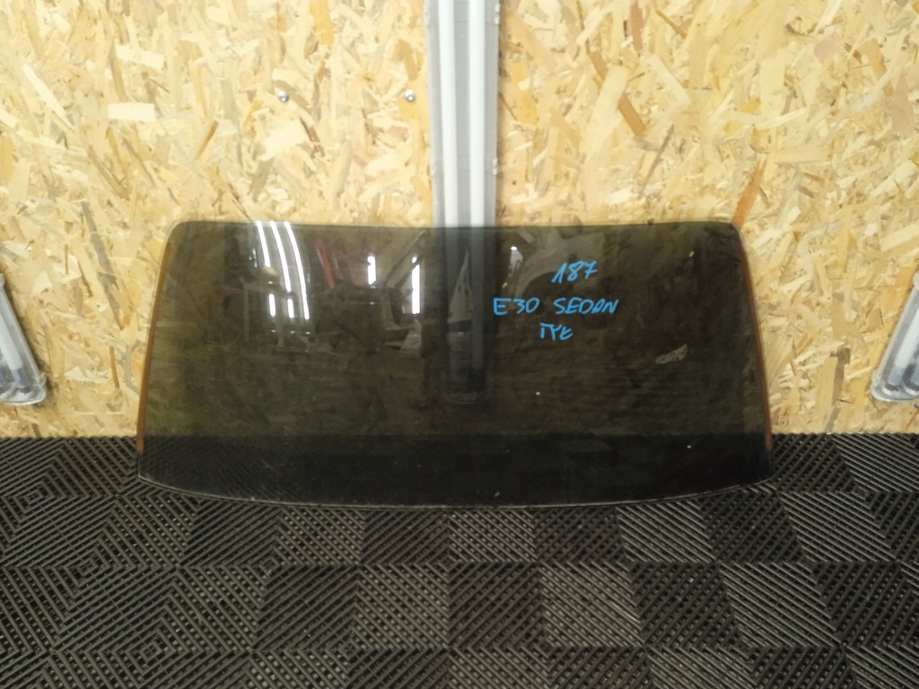 Купити Скло задня bmw e30 седан