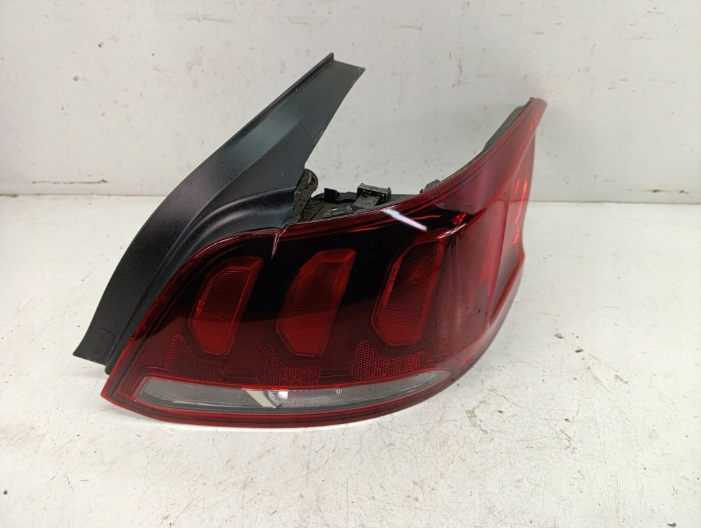 Купити Peugeot 301 lift 17- лампа права задній задня nowa оригінальний номер