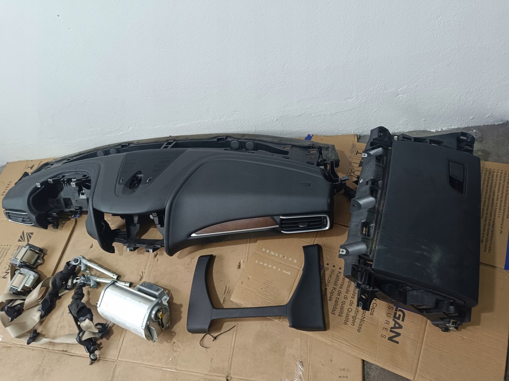 фото №7, Консоль панель приладів ремені подушки безпеки levante