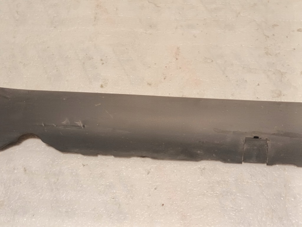 Молдинг поріг права tesla model 3 поріг правий в Україні