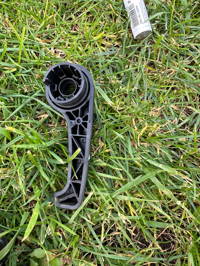 фото №2, Kia sportage iii 1.7 кронштейн ручка капот europa