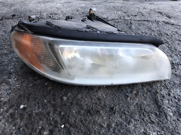 фото №1, Лампа правая передняя правый перед volvo xc70 31214352 europa