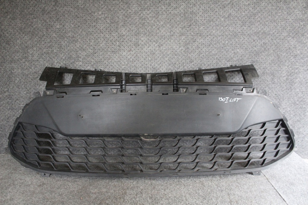 фото №1, Решётка бампера перед hyundai i30 i lift 20010-2012 r