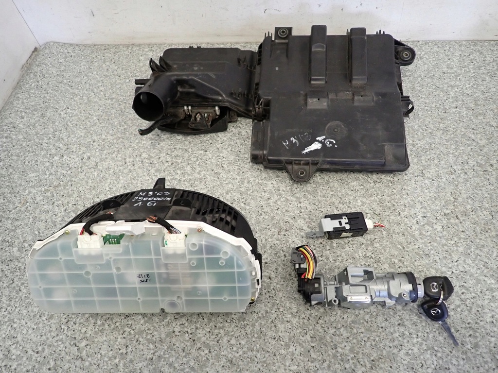 фото №8, Mazda3 mazda 3 bk 03- 1.6 бензин набор стартовый бортовой компьютер замок зажигания счетчик