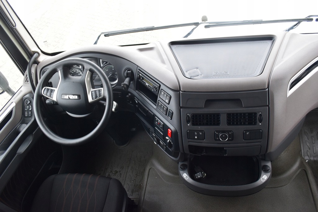 фото №1, Панель приладів приладова панель / панель приладів + килимки daf xf 106 polift