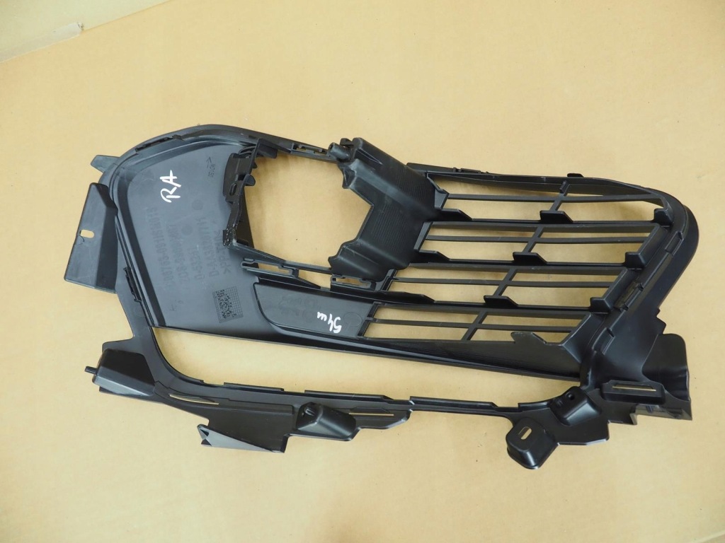 Peugeot 308 2 рестайлинг  gt решётка бампер правая перед Оригинал