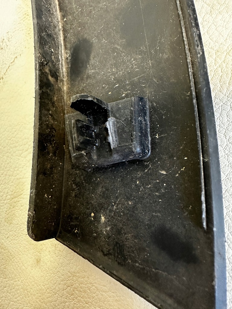 фото №5, Audi q3 83a молдинг крила задня права