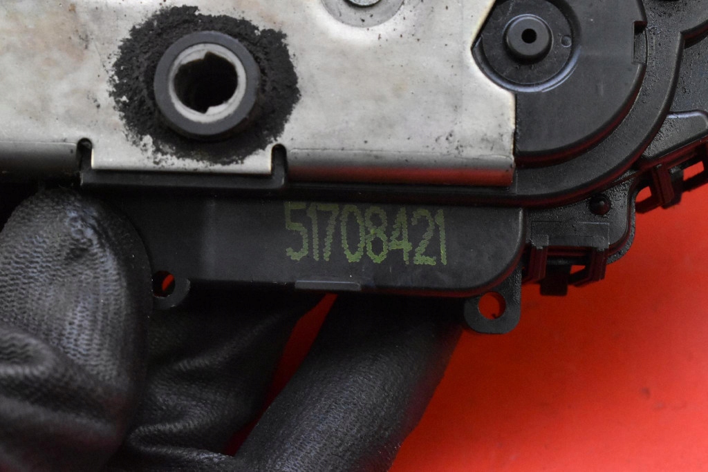 Замок двері лівий перед передній eu 51708421 fiat idea 1 i 03-20 Зі Шроту