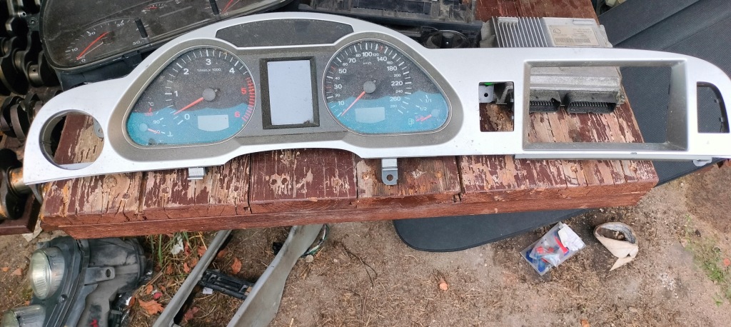 фото №1, Лічильник рамка audi a6 c6 europa