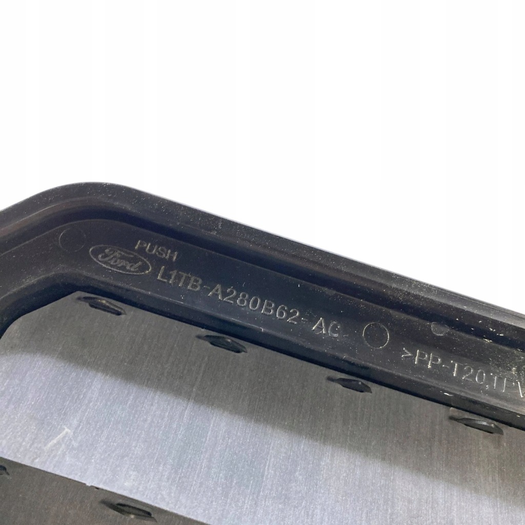 Ford bronco 2023 решітка вентиляційна під  бампером заднім Зі Шроту